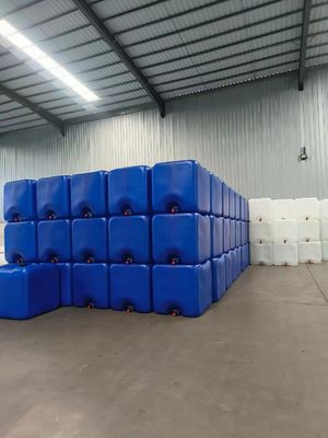 น้ําเหลวขนาดกลาง ใช้ได้ง่าย ถังเก็บสารค้อน 1000 ลิตร IBC ถังเก็บสารเคมี ถังเก็บน้ําพลาสติกสีฟ้า