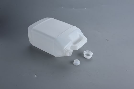 4L ปลาสติกที่สามารถปรับแต่งได้ Jerry Can หัวแน่นรูปสี่เหลี่ยม HDPE วัสดุ 2 มม ความหนาผนัง 30 มม กว้างภายนอก