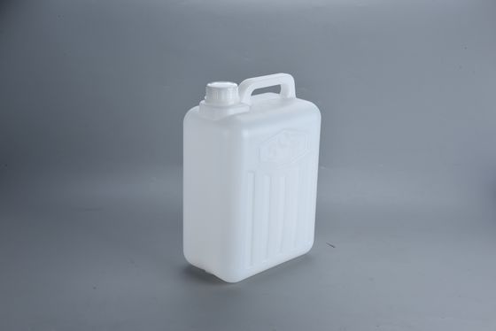 5L Extrusion blow molded พลาสติก Jerry Can สีขาวและความหนาของผนัง 2 มิลลิเมตรเพื่อความทนทาน